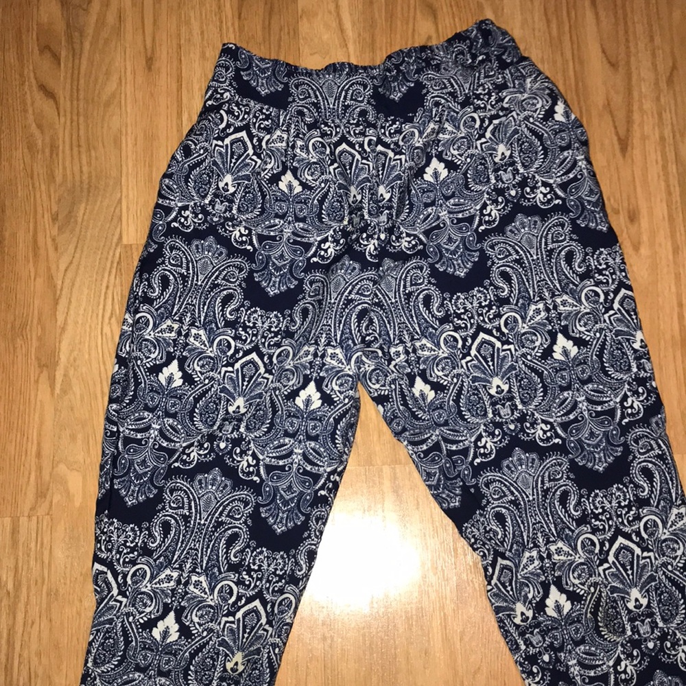Charlotte Russe lightweight capri patterned pants